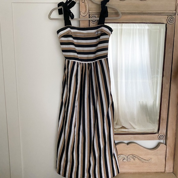 Linen Zara Dress - Picture 1 of 3